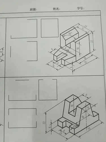 根据组合体的轴测图画三视图的时候这个他给出来的外框可以直接画在