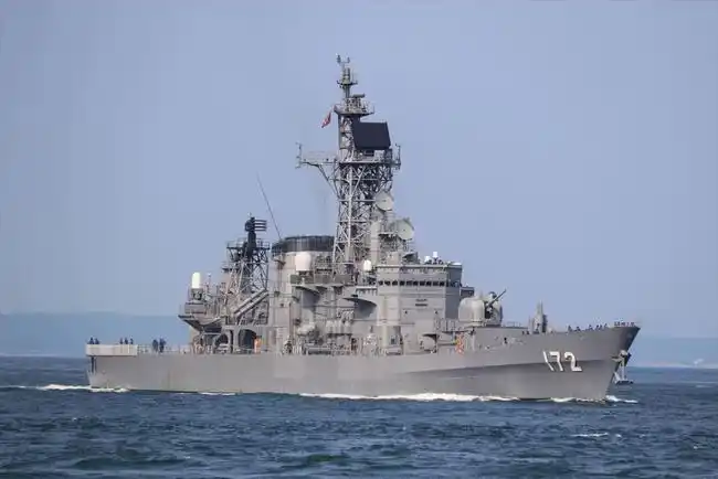 昨日中国渔船和日本排水量达到5900吨岛风号驱逐舰相撞