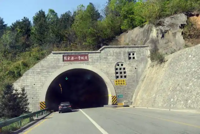 这件事不搞清,秦岭隧道车祸调查白做了!