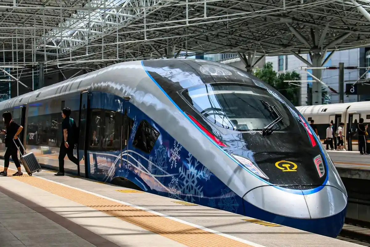 瑞雪迎春·京张高铁智能动车组#瑞雪迎春复兴号动车组 #交通强 - 抖音