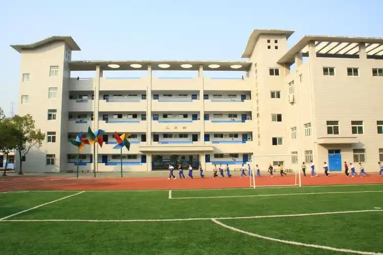 湖区人民政府引进名校品牌东西湖私立学校高中武汉,属于中国武汉市,是