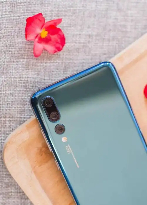 复古卡片机外观和后置三摄 华为p20 pro图赏