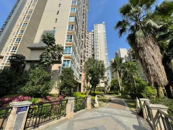 南宁青秀凤岭北蓝山上城蓝山上城 3室2厅2卫 电梯房 南北通透 配套