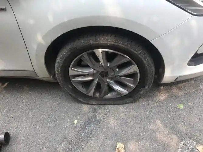 【图】救援小5轮胎爆胎,轮胎不得马虎._ds 5论坛_汽车之家论坛