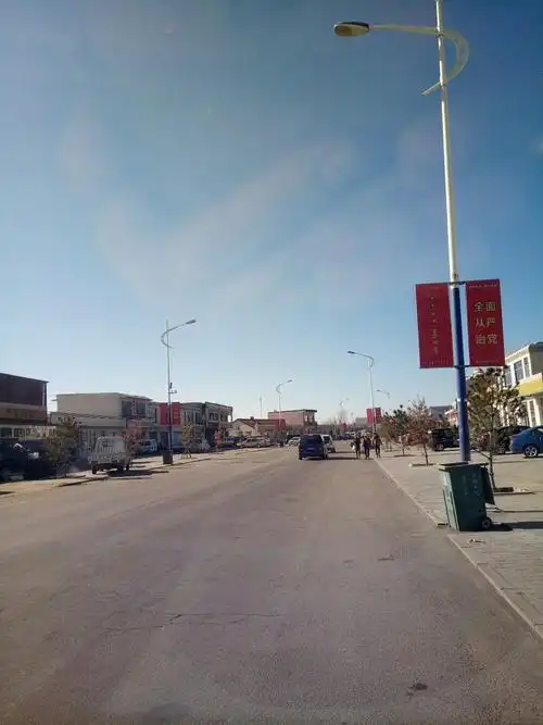 内蒙古自治区巴彦淖尔市乌拉特前旗110国道靠近白彦花小学