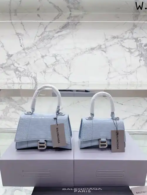 巴黎世家包包清仓大甩卖走过路过不要错过