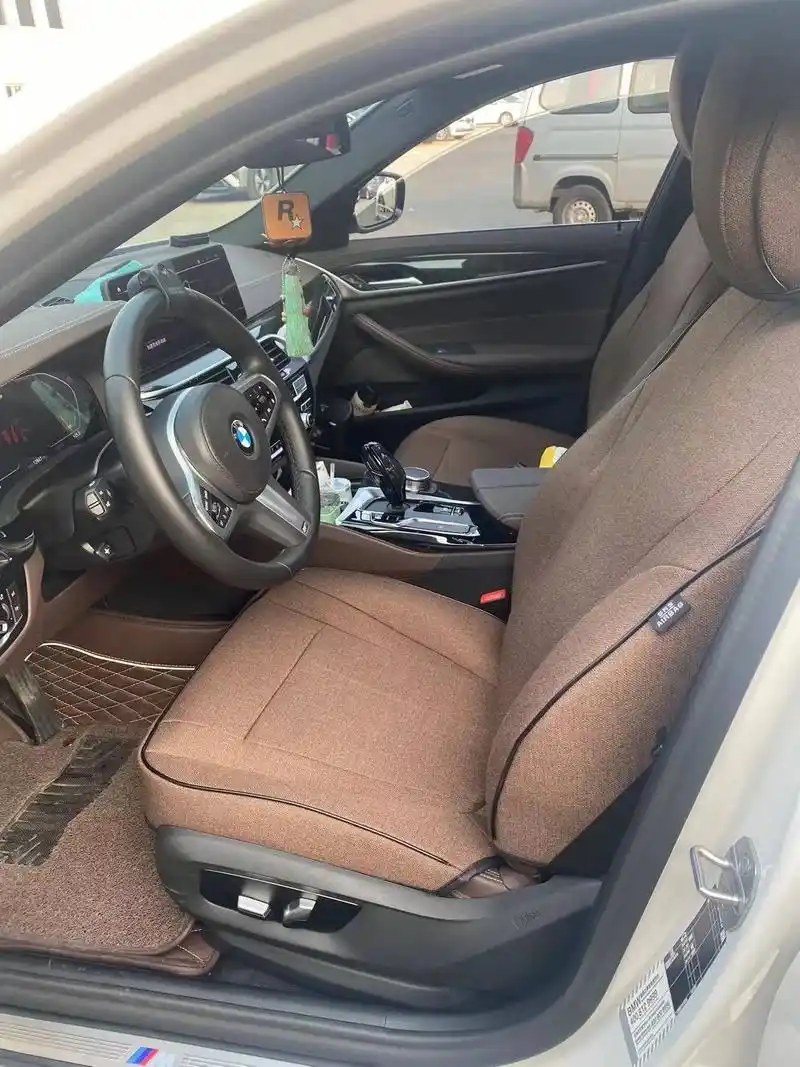 宝马5系装车效果