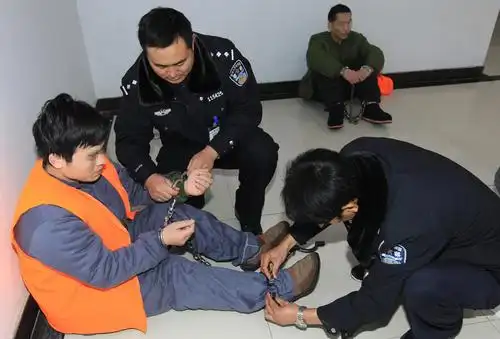 内蒙"盲井"案嫌犯跨省押解过程及犯罪证据曝光