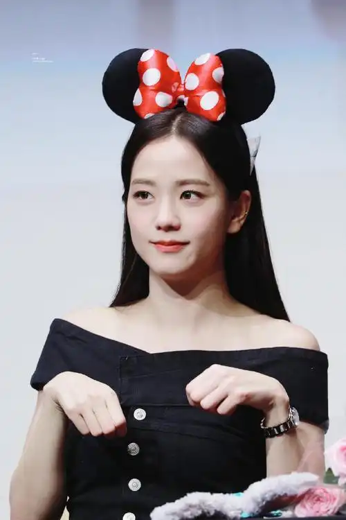 kimjisoo超话92#金智秀950103次心动#一直在向我们靠近的智秀92