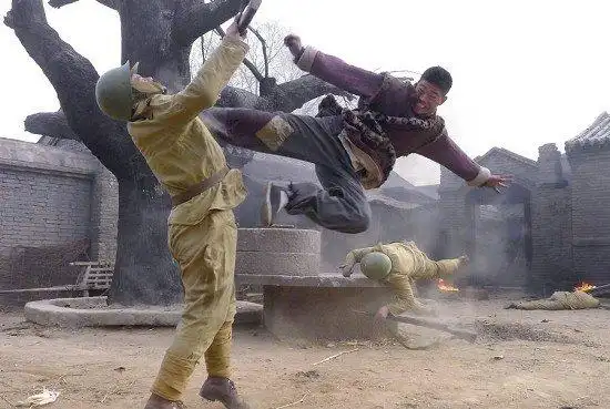 《向着炮火前进》创新派功夫 谢孟伟首挑大梁