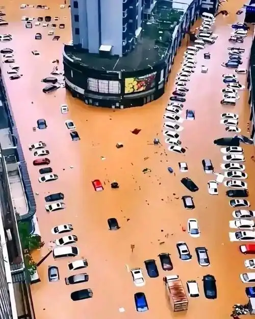 2021年河南遭遇了千年不遇的超大洪水,尤其是河南的省会郑州成为了一