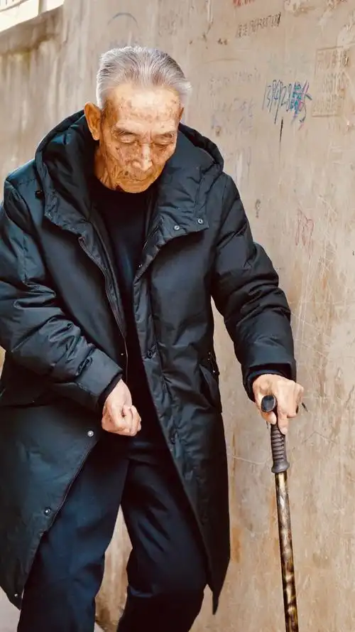 二月二,龙抬头,手机拍记录新安小舅80岁生日