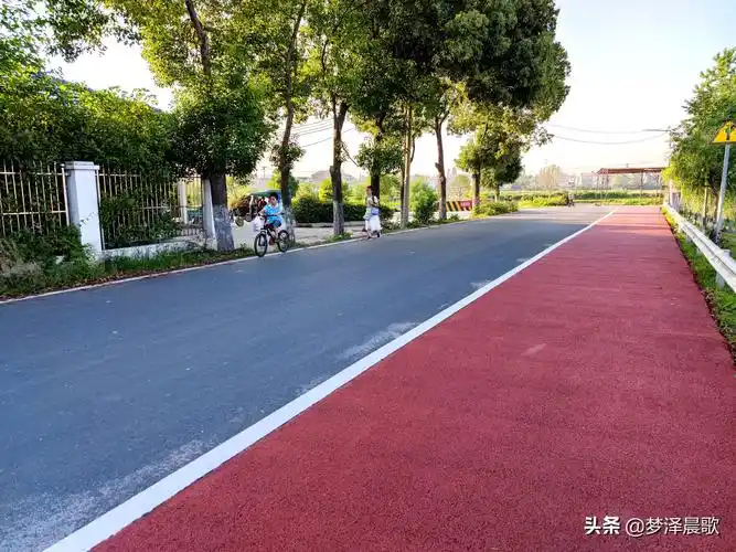 乡村道路颜值高通村道路建成景观道