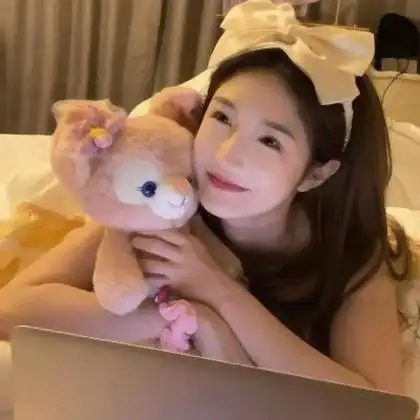 女生头像真人好看同一个人