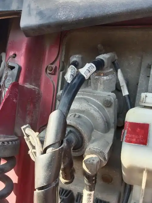 制动总阀漏气,一般有两种情况,一是制动总阀本身有问题