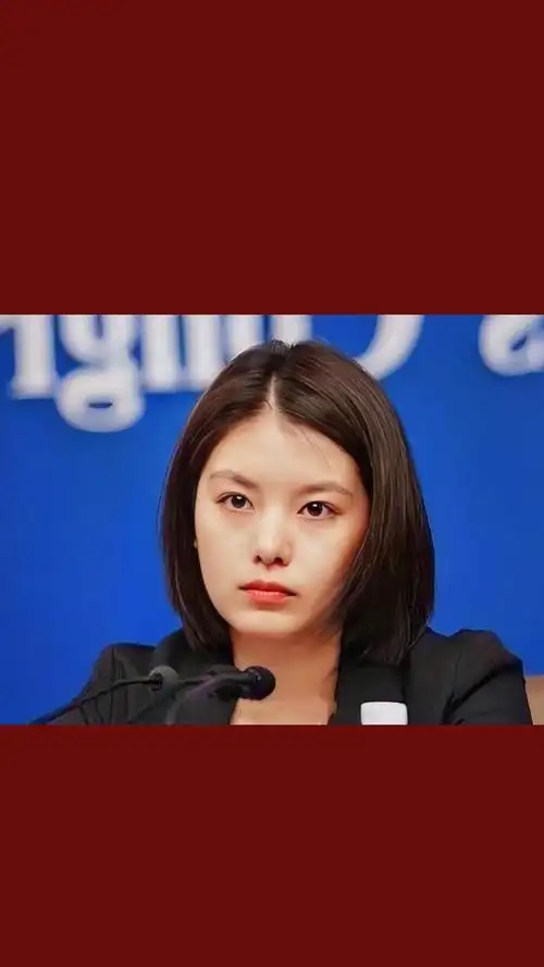 她是才女外交翻译官,外交"冰美人"张京,她说话总比别人快一秒,外国人