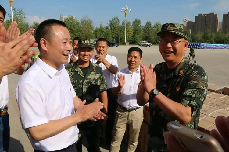 乌鲁木齐永康商会建军节前到警营慰问子弟兵