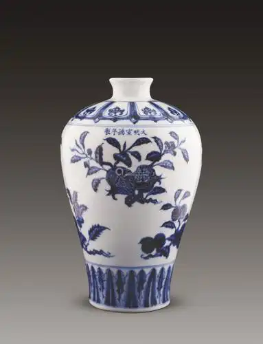明宣德 青花折枝瑞果纹梅瓶