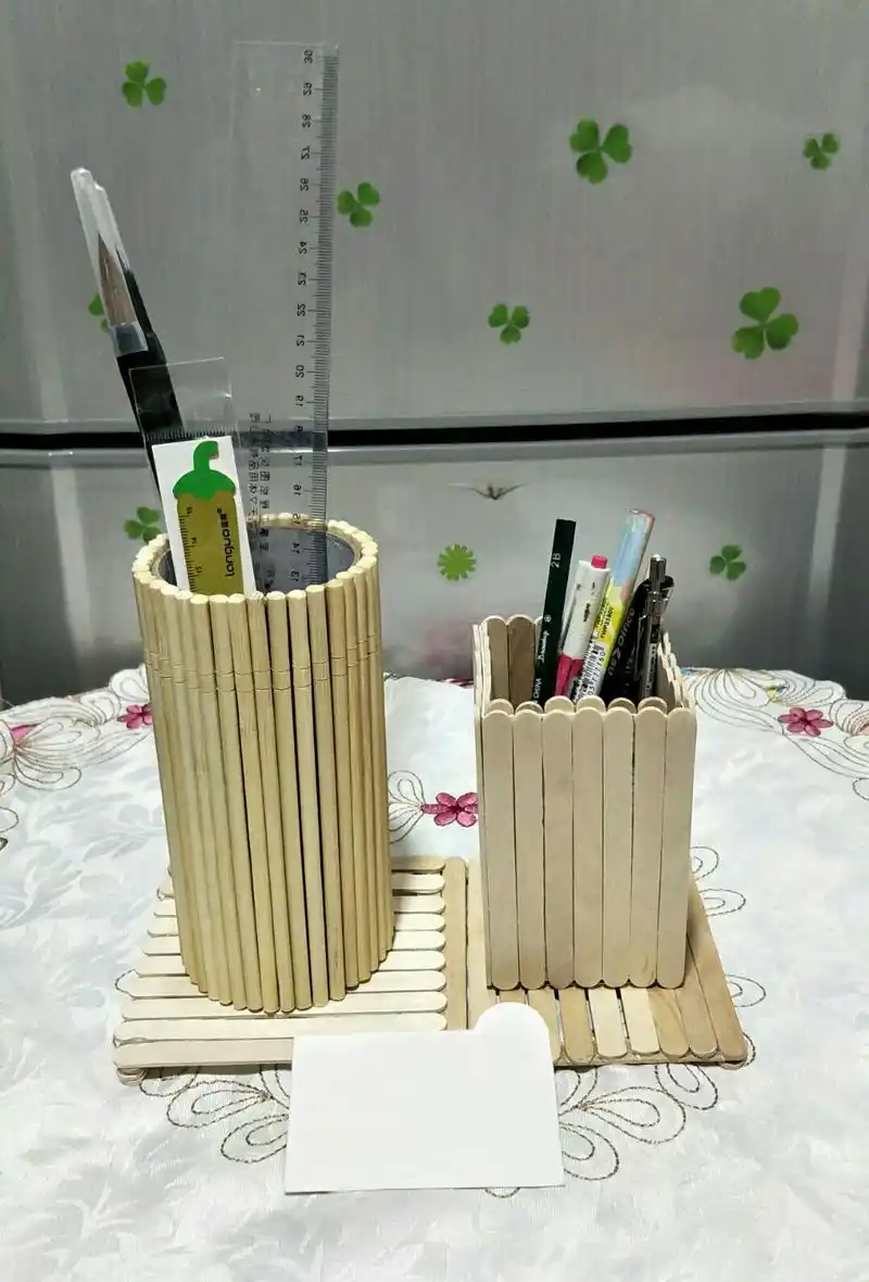 用一次性筷子简单做了一个笔筒,精致美观而且很实用,酷到没朋友