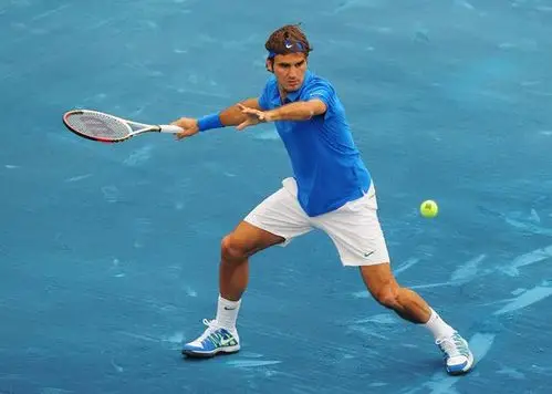 费德勒正手击球