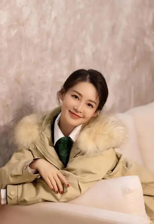 事实证明,"被国家秘密培养9年"的李沁,早已走上另一条