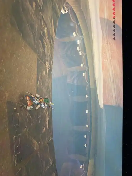 在格鲁德地区的无底洞旁是有个神庙吗