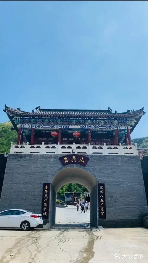 房山 月亮山  景色美人也少