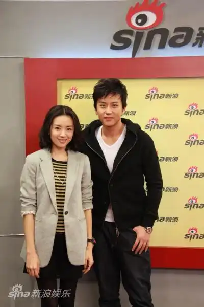 图文:《你是我兄弟》做客--董洁邓超留影新浪
