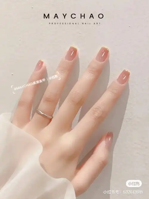 2022粉嫩冰透美甲效果图