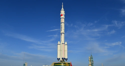 飞船抵达我们自己的空间站;  在未来的三个月里,中国人在太空的生存时