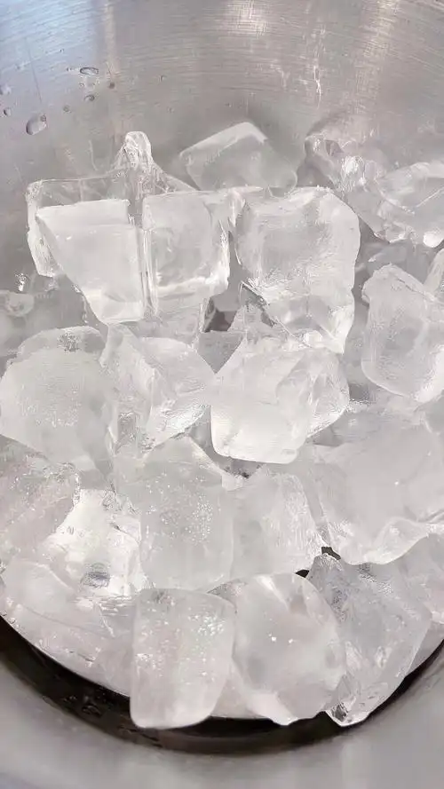 5月19日 16:04   关注   冰块 背景图 手机壁纸 聊天背景 评论 什藏