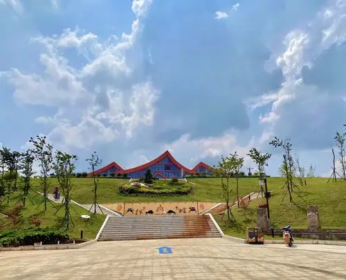 2020.9.2.云南曲靖市五峰岭国家公园彩色沙林风景名胜区(1) - 美篇