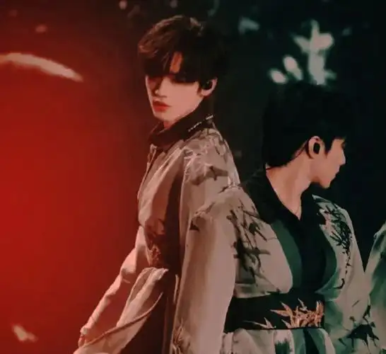 老板:这…803,陈总这……张真源曾经和陈泗旭来过一次,他知道803房间