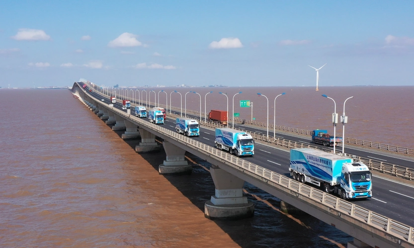 洋山港5gl4友道智途智能重卡完成4万标箱任务