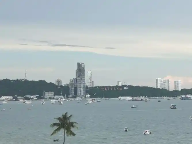 泰国芭提雅六人行