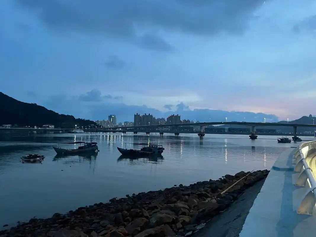 洞头岛位于温州瓯江口外33海里的洋面上,是全国12个海岛县之 - 抖音