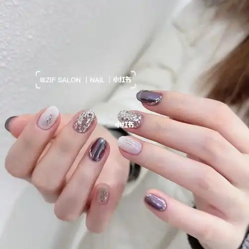 短指甲款式幻彩紫灰色魔镜粉小众日系美甲