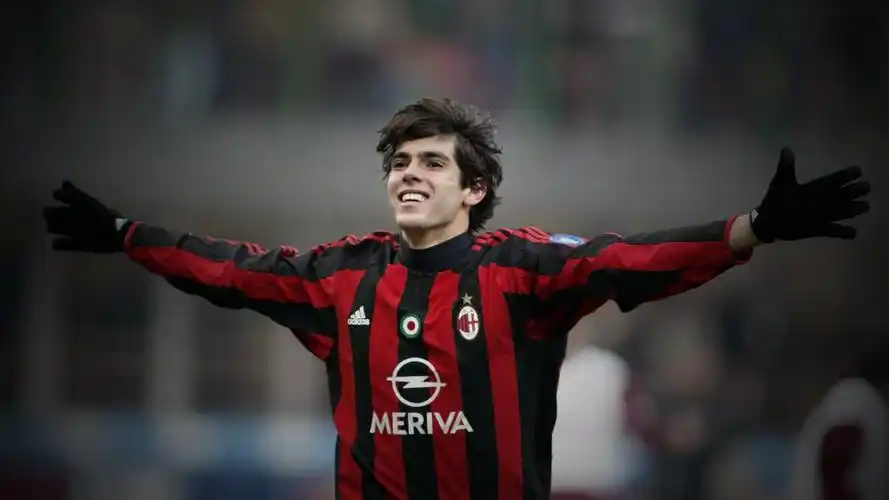 你们觉得贝克汉姆与卡卡谁帅? - 知乎