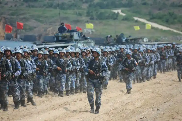 海军陆战队某旅深蓝海疆从两栖尖兵到三栖精锐