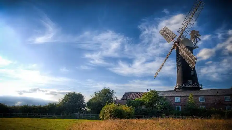 分享一组荷兰风车风景图片壁纸给大家,清新护眼的风景图片非常适合做