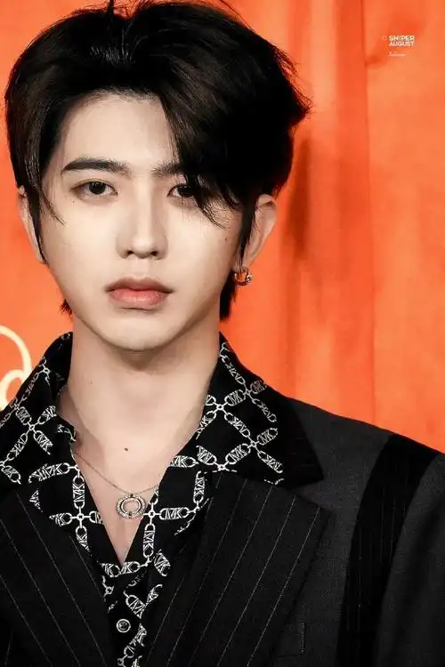 蔡徐坤##蔡徐坤范思哲全球品牌代言人