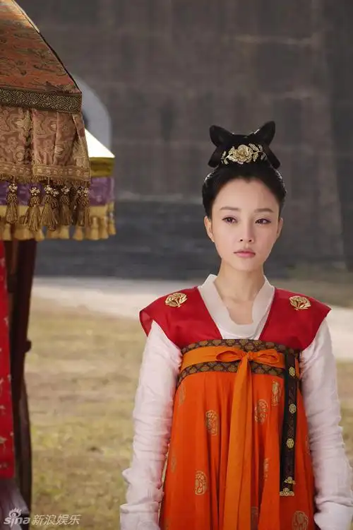 组图:《美人天下》李小璐诠释古代白领造型多变_高清图集_新浪网