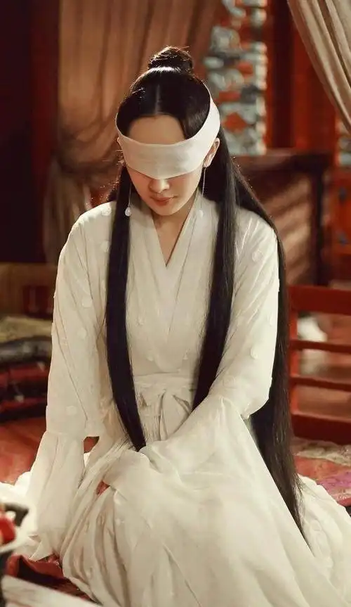 明星蒙眼造型:肖战帅气,杨幂仙气,而他让人心动!_手机搜狐网