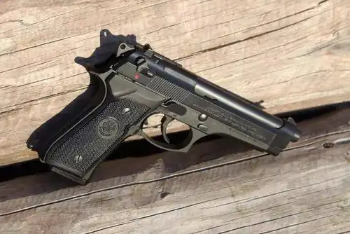 印度海军突击队装备伯莱塔92fs