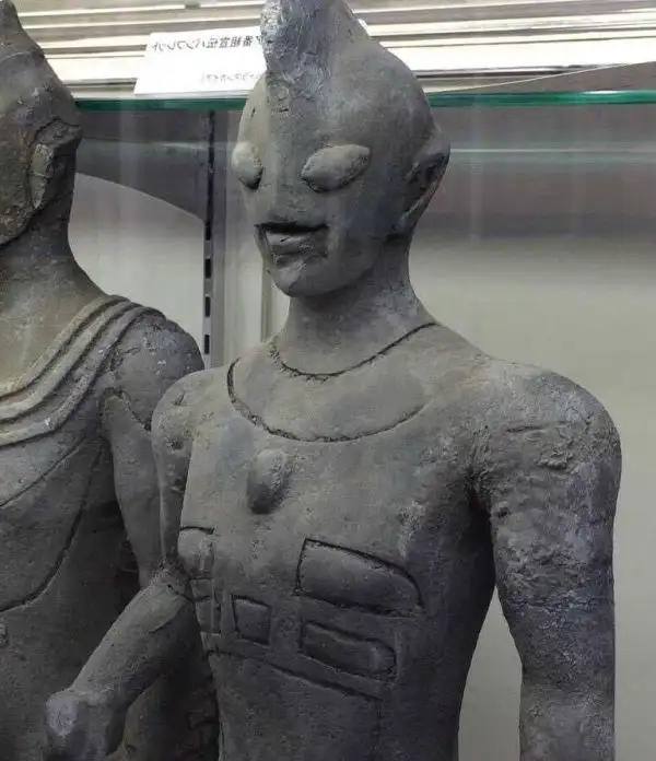 和迪迦石像一起出现的另外两个奥特曼石像你都知道是谁吗?