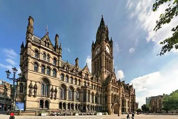 是英国第二繁华城市,是资本主义的发源地,是英格兰最美妙的城市之一