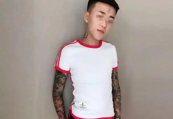 精神小伙怎么就成贬义词了