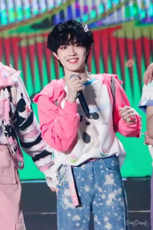 苏新皓女装##苏新皓 三代淡颜天花板##苏新皓锦鲤附身