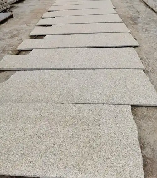 广场地铺黄锈石荔枝面