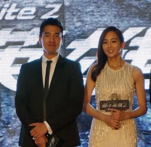 张钧甯跟赵又廷,同样是因《痞子英雄》相识.